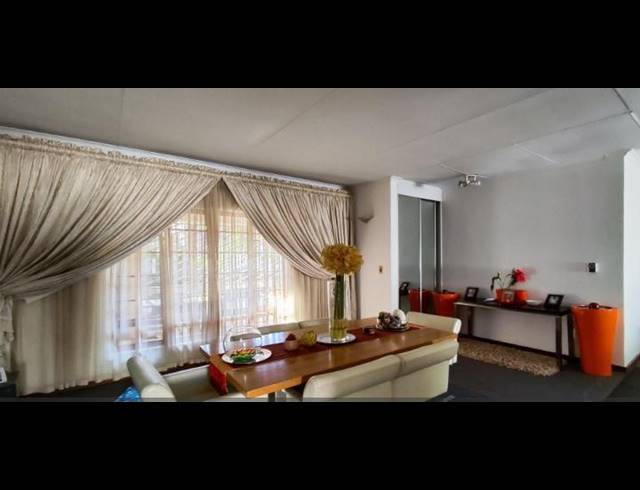 4 BEDROOM HOUSE FOR SALE IN VAN RIEBEECK PARK